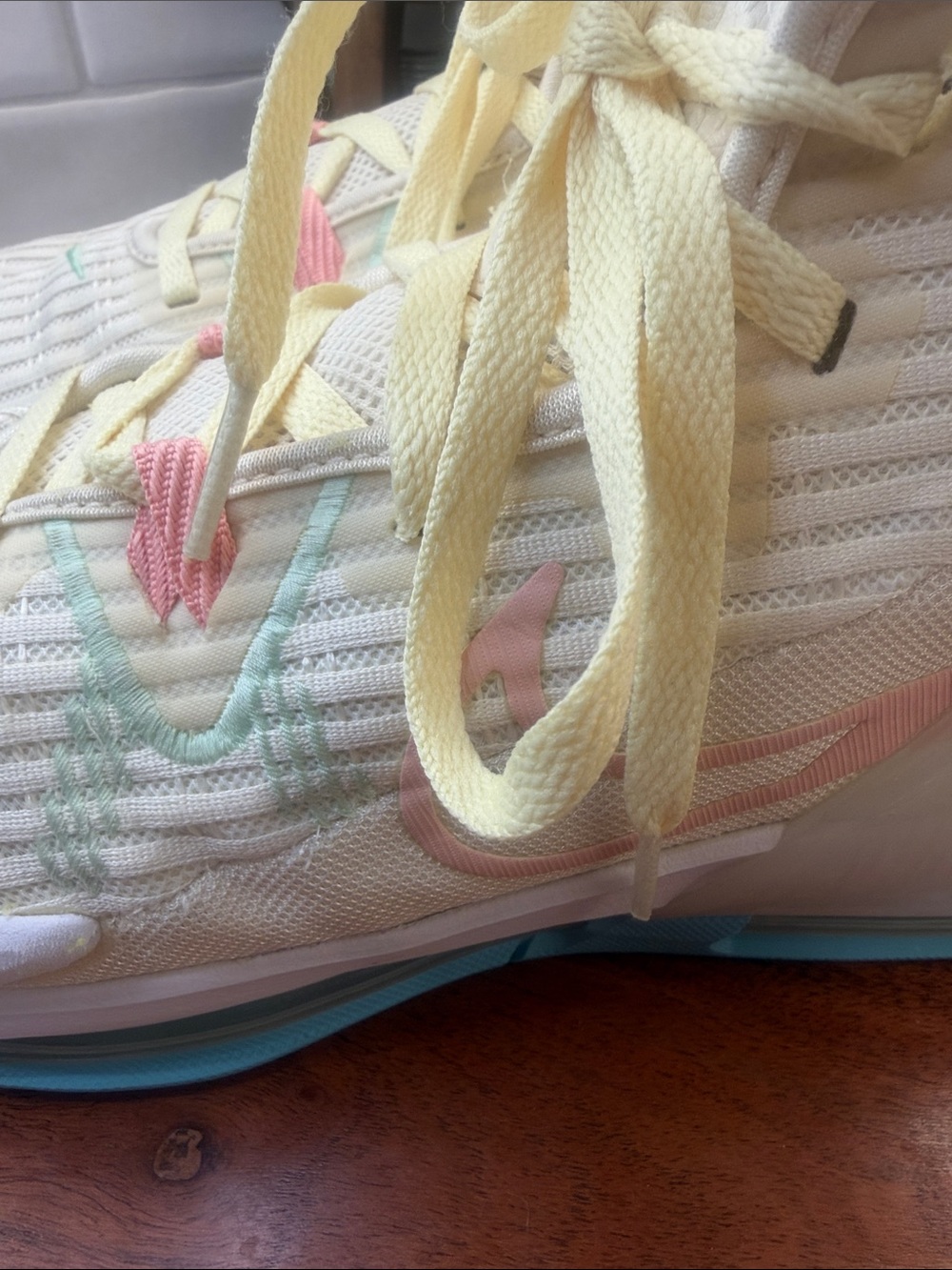 LeBron witness 6 Easter Sneakers - Picture 8 of 16